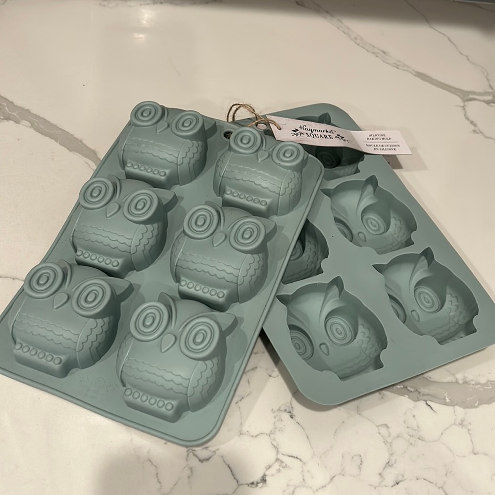 NWT Bundle of 2 Haymarket Square Silicone baking mold‎